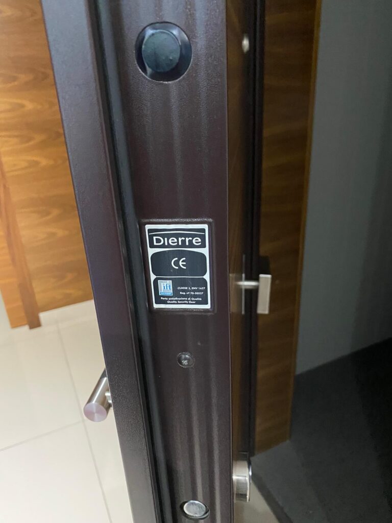 Apertura de puertas Caserio Les Eres