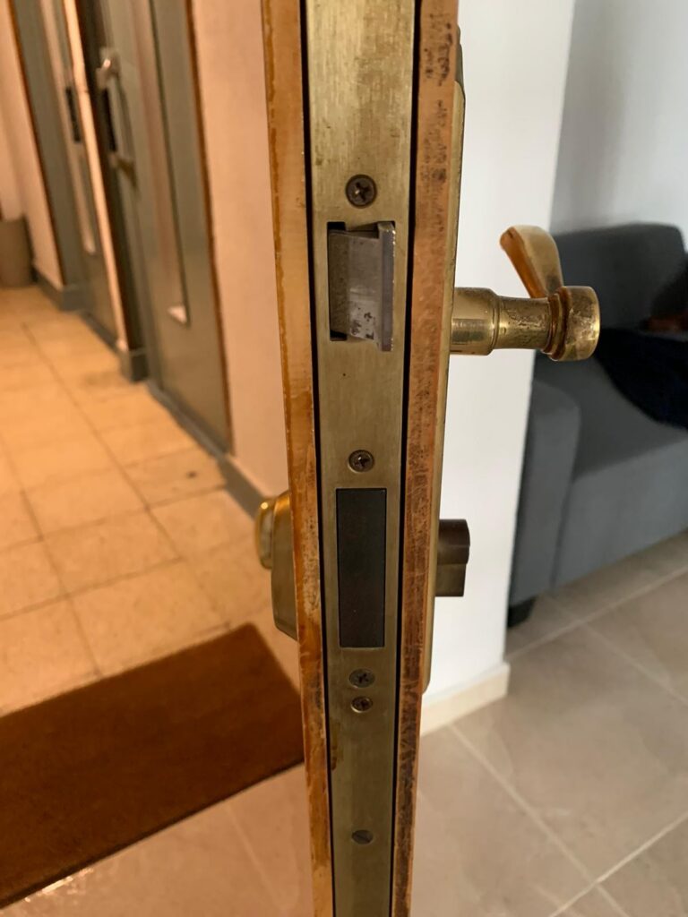 Apertura de puertas Daya Nueva