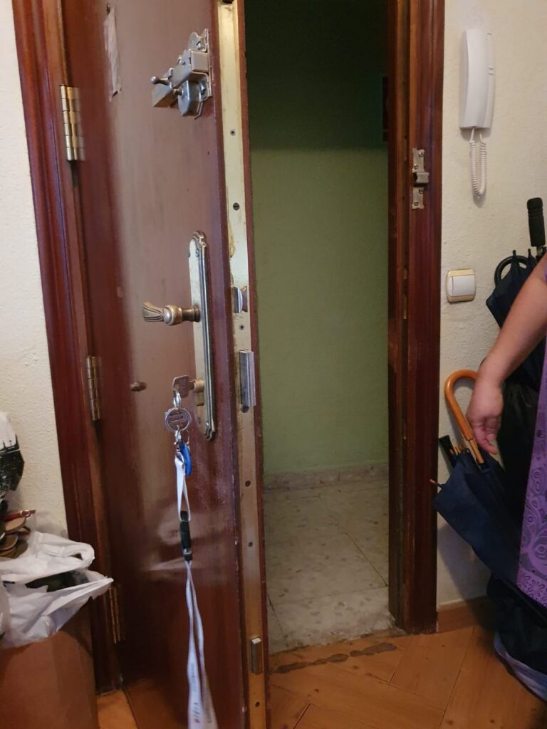 Apertura de puertas El Canton