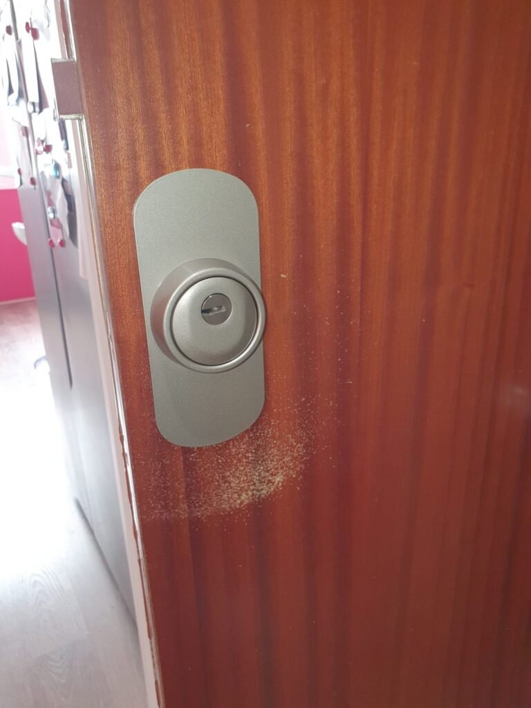 Apertura de puertas La Cala de Benidorm