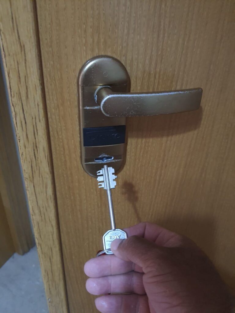 Apertura de puertas La Siesta