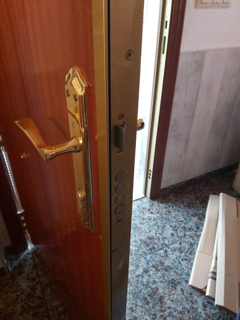 Apertura de puertas Llacunes