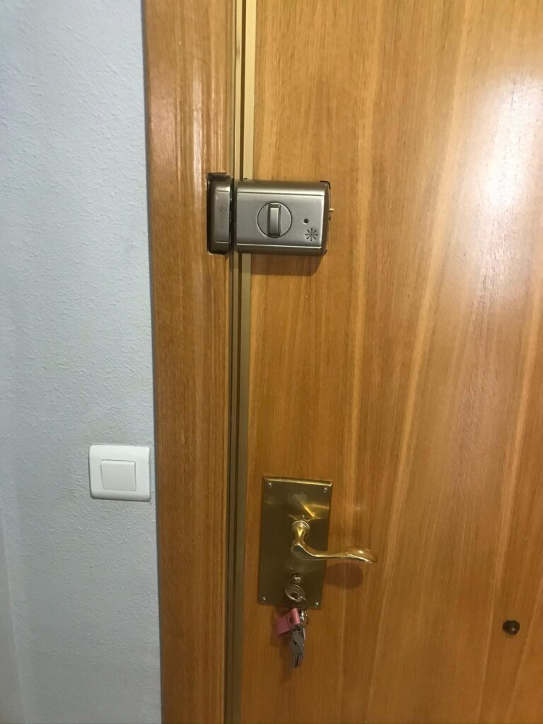 Apertura de puertas Los Vives