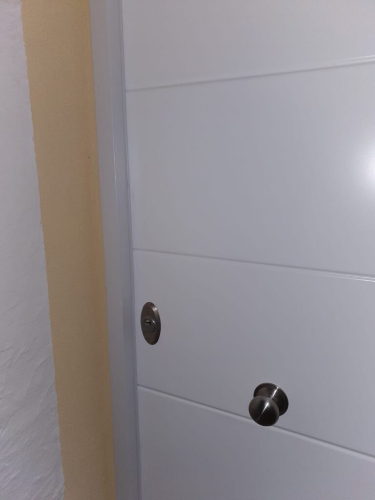 Apertura de puertas Urbanizacion Pisnella