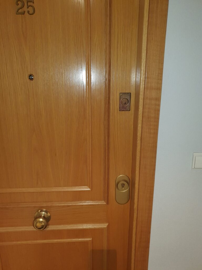 Apertura de puertas Virgen del Camino