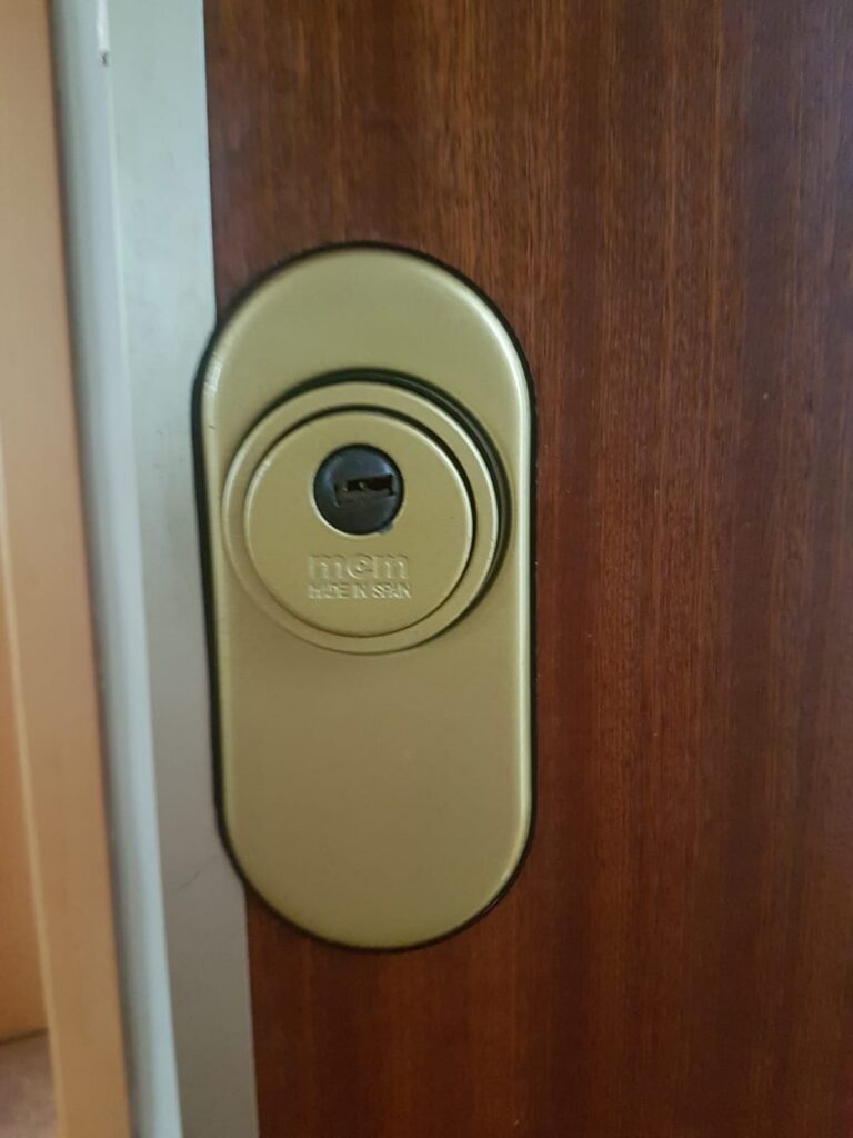 Cambio de cerraduras Derramador